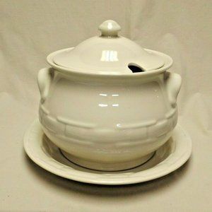 Longaberger Pottery Woven Traditions Heirloom Ivory  Hostess Soup Tureen